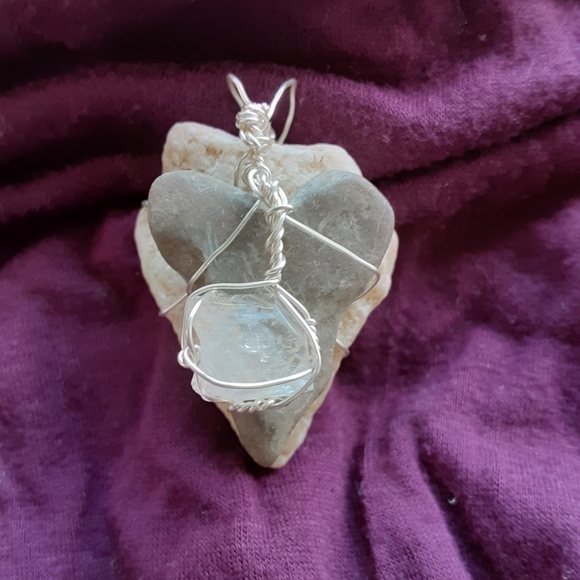 Wire wrapped crystal pendant - Picture 1 of 3